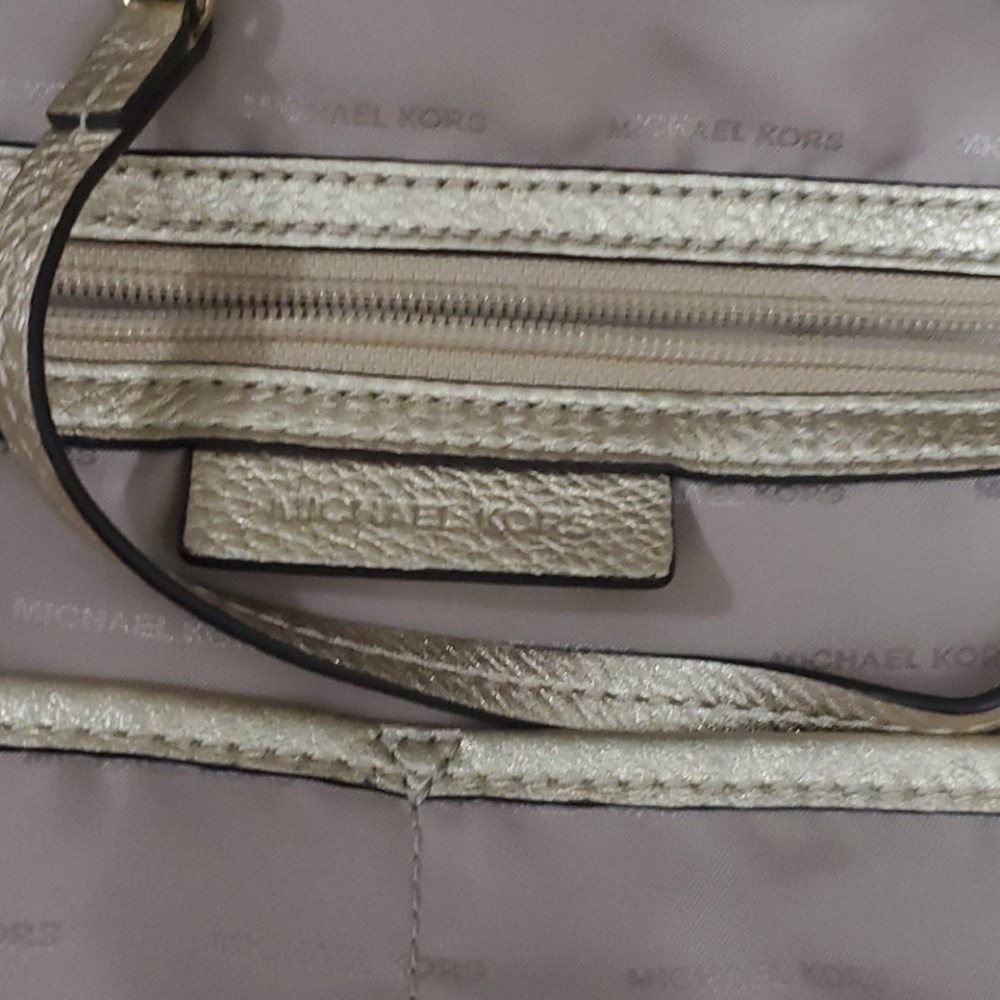 Michael Kors Handbag 👜 - Picture 13 of 15